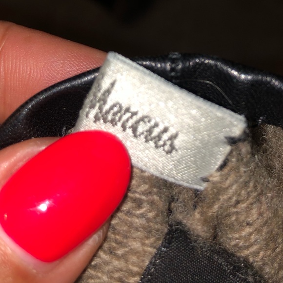 NEIMAN MARCUS leather gloves - Picture 6 of 7